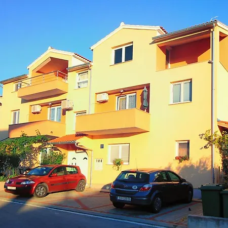 Apartments Martinovic Apartment *